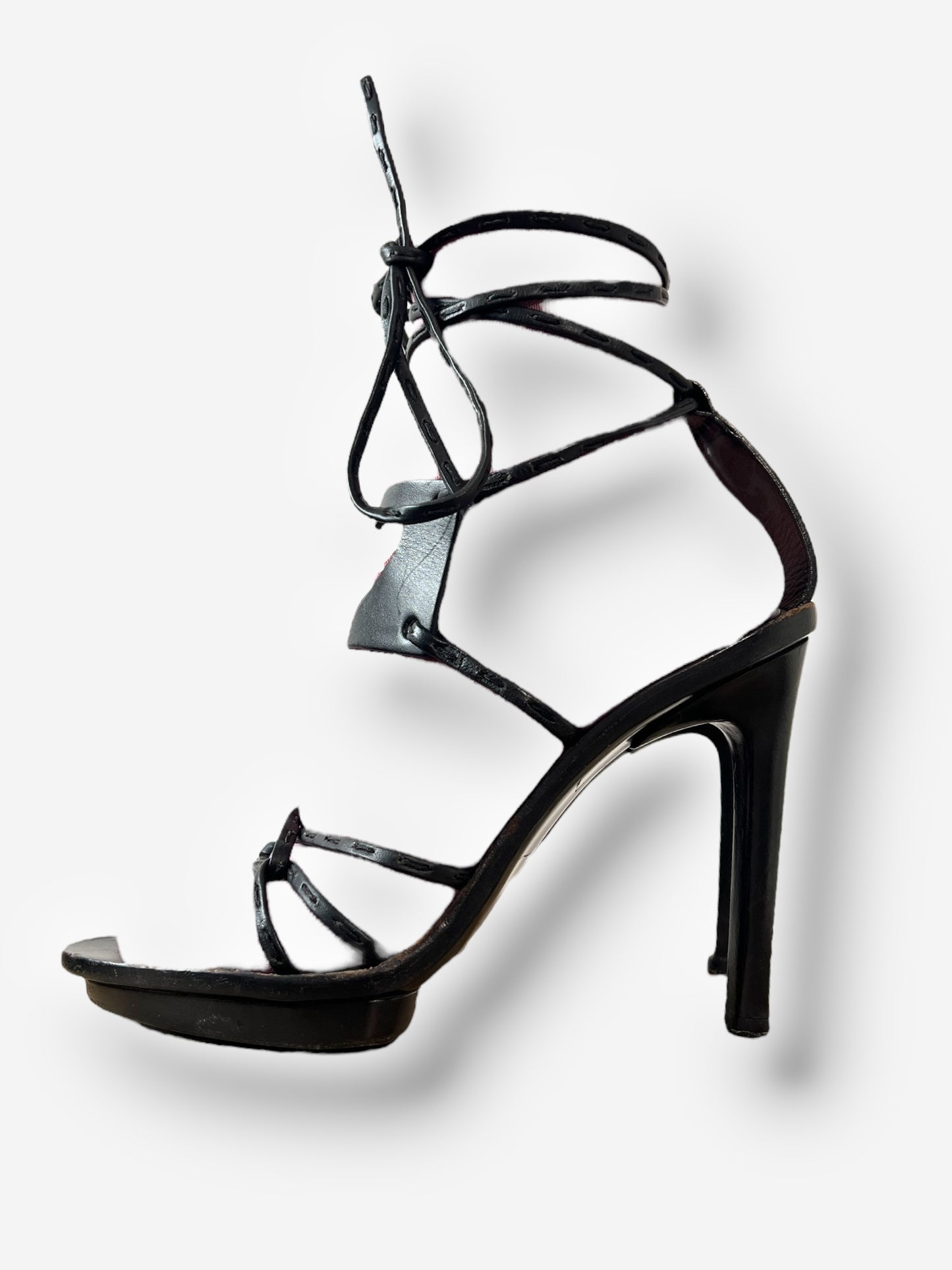Gucci S/S 2002 Heart Cut-Out Leather Wrap Heels – Size 40
