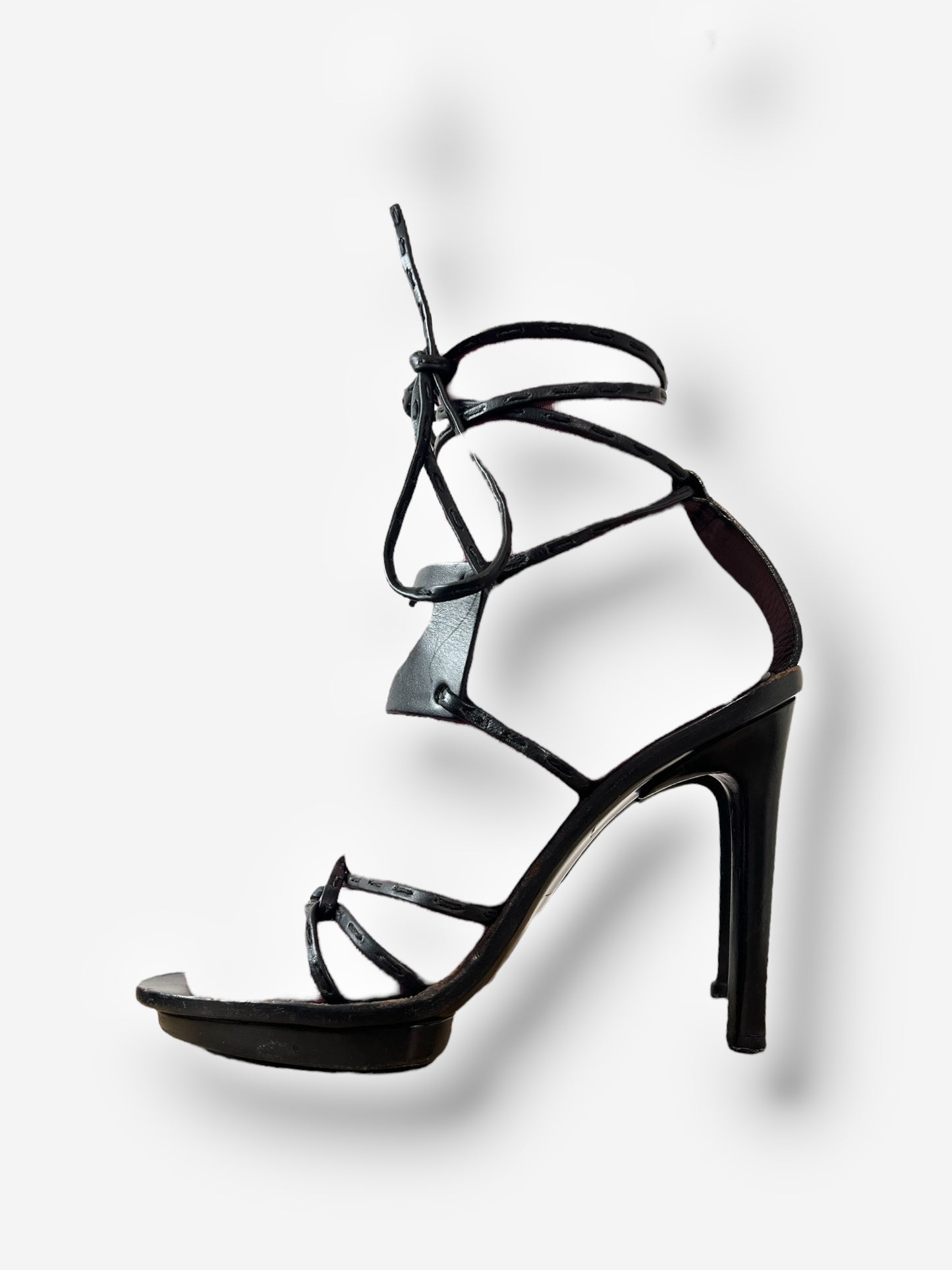 Gucci S/S 2002 Heart Cut-Out Leather Wrap Heels – Size 40