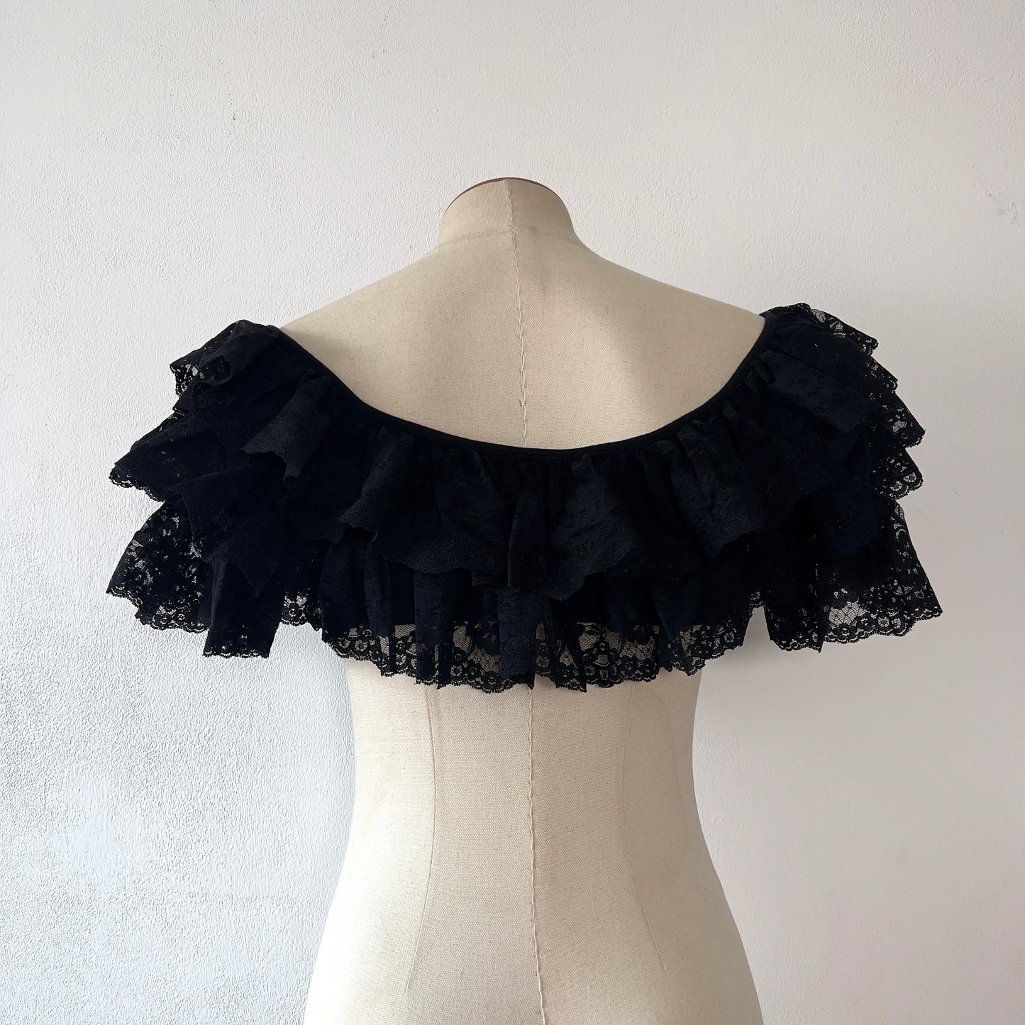 90s Dolce & Gabbana cropped cotton lace top
