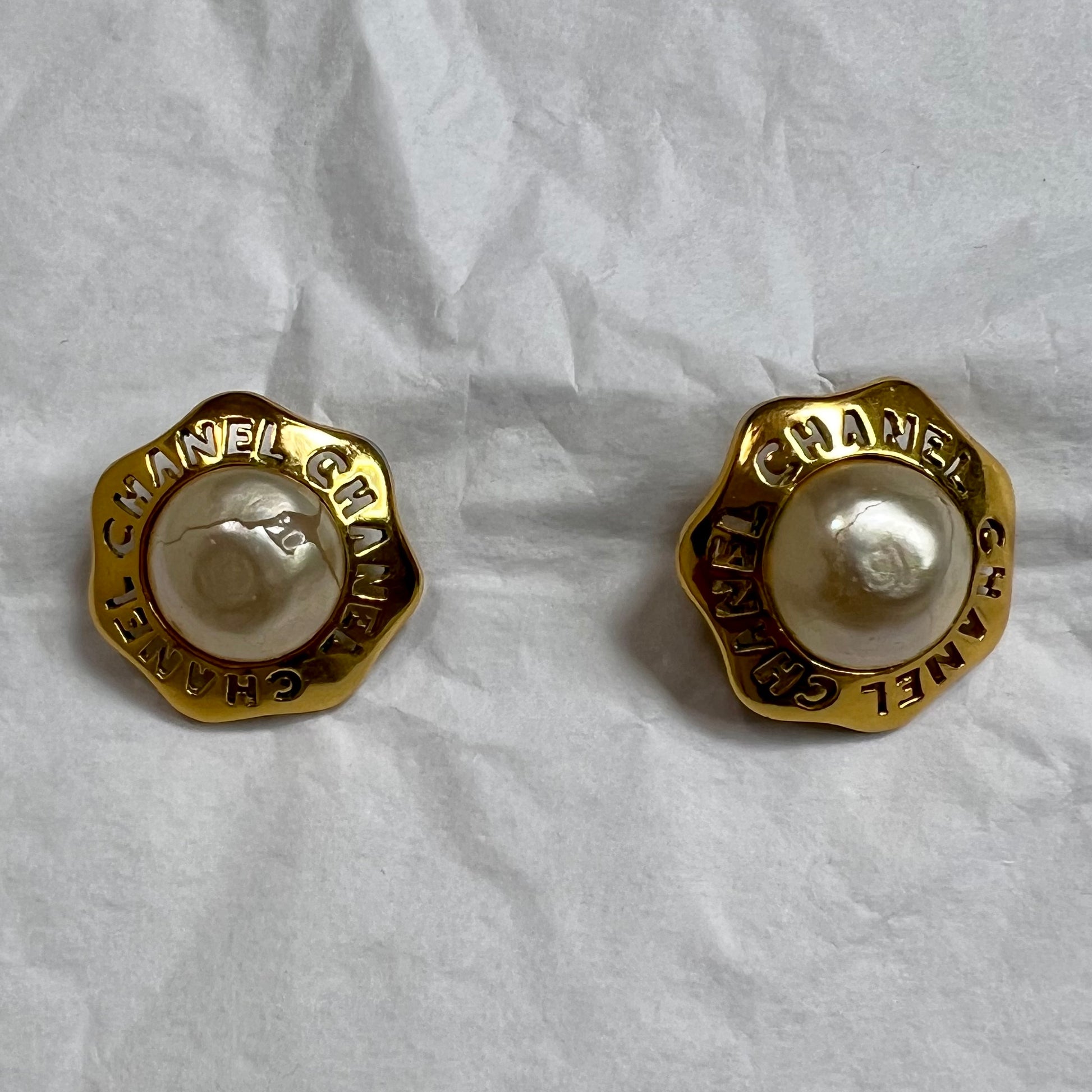 Vintage Chanel pearl flower earrings – Herpium